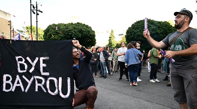 French Government Collapses as PM Bayrou Ousted in Confidence Vote